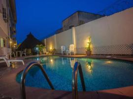 Room in Lodge - Apartment Royale Hotel-2 Bd Apartment, hotel a Ikeja