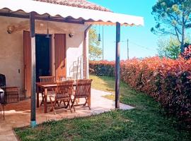 Casa dei Ciclamini - Villetta indipendente tra mare e collina, hotel conveniente a Mombaroccio