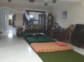 Denisa Guest House, hotell i Kudus