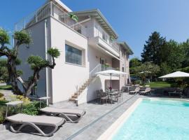 VILLA DANIELA, hotel v destinaci Moniga
