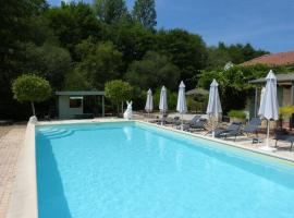 La Vergne, отель в городе Saint-Martin-des-Combes