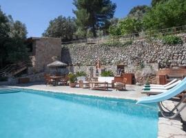 Fabulous Rustic Villa Set On Mountain With Unique Views, cottage in Valldemossa