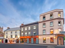 Queens Hotel, hotel em Ennis