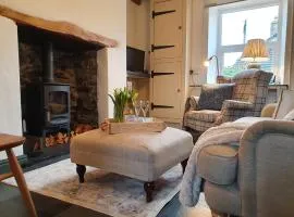 Llangollen 1-Bed Cottage Sleeps 2 with Parking