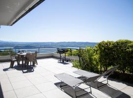 PANORAMA - Apartment with terrace overlooking the Lake，馬斯諾維斯康蒂的飯店