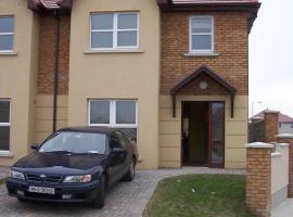 Tramore Holidays, vacation home in Tramore