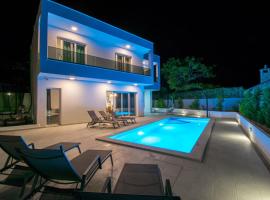 Villa Cipa, hotel em Bast