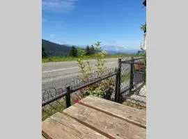 Maison au sommet des montagnes