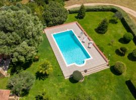 Sardinia Family Villas - Villa Adina with private pool in Arzachena, вілла у місті Арцакена