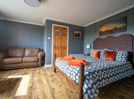 Burnside Cottage, hotel near The Castle Gardens of Mey, Wick