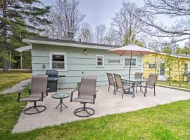 Charlevoix Cabin with Patio and Grill - Steps to Lake!, hotel in Charlevoix