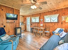 Gateway to Boyne Mtn! Nestle by Lake Cottage, Hotel in Charlevoix