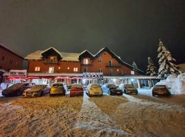 Hotel Lovac, hotel na Žabljaku