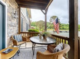 Lake Chatuge Retreat, hotel with parking in Hiawassee