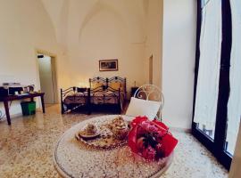camera matrimoniale centro storico Galatina、ガラティーナのホテル