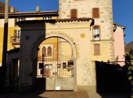 Bella Alda Beautiful Como Castle Penthouse, hotel with parking in Canzo