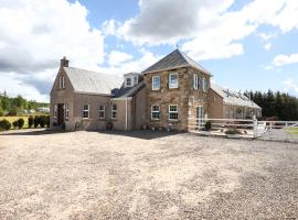 ALTIDO Greenknowes Estate - Retreat With Garden, Parking and Hot Tub, apartment in Kelty