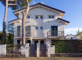 Apartment Michelangelo II by Interhome, khách sạn ở Marina di Pietrasanta