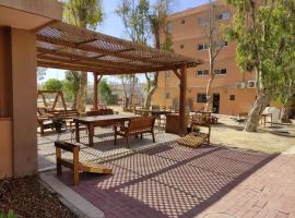 Hadass Desert Inn, hotel em Dimona