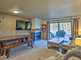 Beautiful Breck Townhome with Pool 1 Mi to Main St!, hotel in Breckenridge