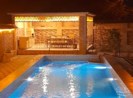 Raffles Villa with pool, hotell i Gabala
