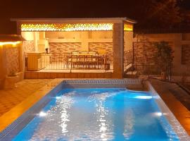 Raffles Villa with pool, apartment in Gabala