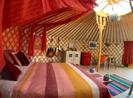 Overnachten in een luxe yurt! โรงแรมในZonnemaire