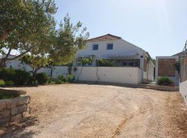 Apartments Paradiso Murter, ξενοδοχείο σε Μούρτερ