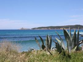 Grande maison au cadre verdoyant au centre village、カルジェーズのホテル