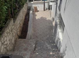 Apartments Nina, hotel em Sutivan