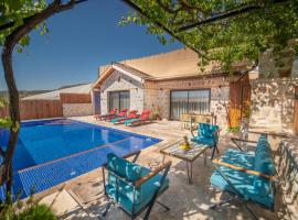 Zorlu - 2 Bedroom with jacuzzi in Kalkan, Hotel in Kaş