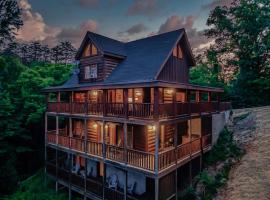 Getaway Cabin, 360 Deck, Theater, HotTub, Mins to PF, golfhotell i Sevierville