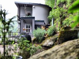 Holiday House Panda, hotel ramah hewan peliharaan di Hrensko