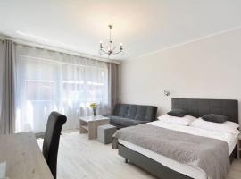 Arka - pokoje z osobnymi wejściami na parterze、ミエンジボジェのホームステイ