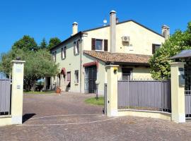 CHEZ BARNIE favoloso appartamento privato in villa a 800mt INGRESSO FIERA RIMINI，里米尼的公寓