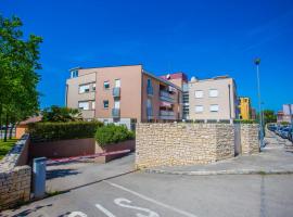 Apartment Dora near Sea and Center with Private Garage