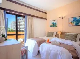Turial Old Town Ocean View、アルブフェイラのビーチ周辺のバケーションレンタル