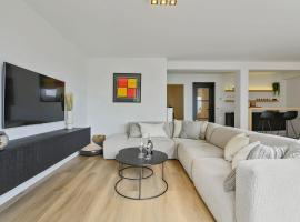 Stunning new and modern apartment with large terrace and free parking, apartment in Knokke-Heist