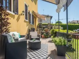 Tinas yellow home