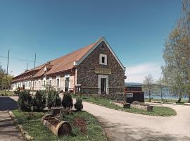 Hotel Jestřábí, hotel in Černá v Pošumaví