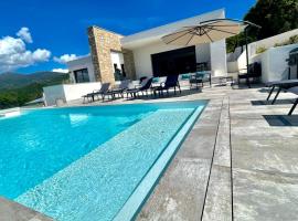 LES VILLAS DU DOMAINE NAPOLEON CORSICA vue mer et piscine: Pietrosella şehrinde bir otel