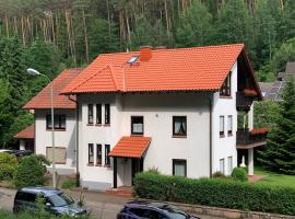 Ferienwohnungen im Herzen des Pfälzerwaldes, hotel dengan parking di Elmstein