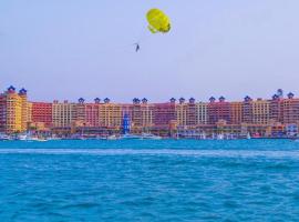 sea view apartment in Porto Marina, alojamento na praia em El Alamein