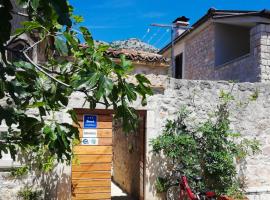 Apartments Branko, hótel í Starigrad-Paklenica