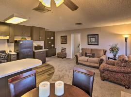 Cozy Couples Casita 2 Miles to Colorado River!, hotel in Bullhead City