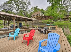 Lake House Haven Fire Pit, Boat Dock and More!, holiday home in Watauga