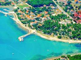 Apartments Valentin, hotel din Privlaka