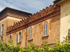 Scalo al Castello, self catering accommodation in Locate di Triulzi