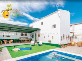 Villa Zalea Real -SUPER ideal Grupos, Piscina !, feriebolig i Pizarra