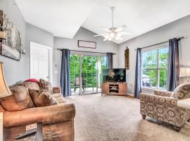 Hollowed Branch Hideaway Condo, hotelli kohteessa Branson